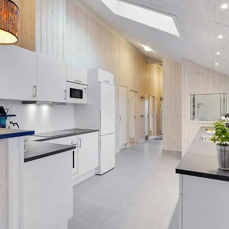 Luxury Retreat With Pool Semesterbostad Bøtø By
