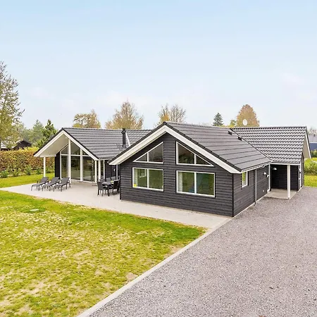 Luxury Retreat With Pool Bøtø By