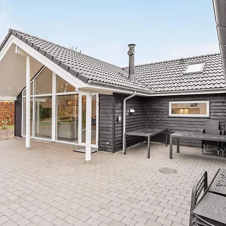 Luxury Retreat With Pool Bøtø By